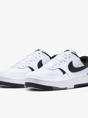 Nike Men’s White and Black Low-Top Sneakers